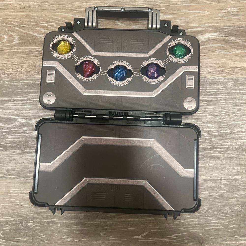 Disney Parks Guardians Of The Galaxy Cosmic Rewind Thanos Infinity Stone Case